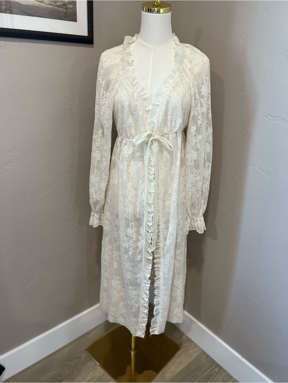 Alter’D State Cream Lace Long Duster with Tie Closure. NWT Size Small.